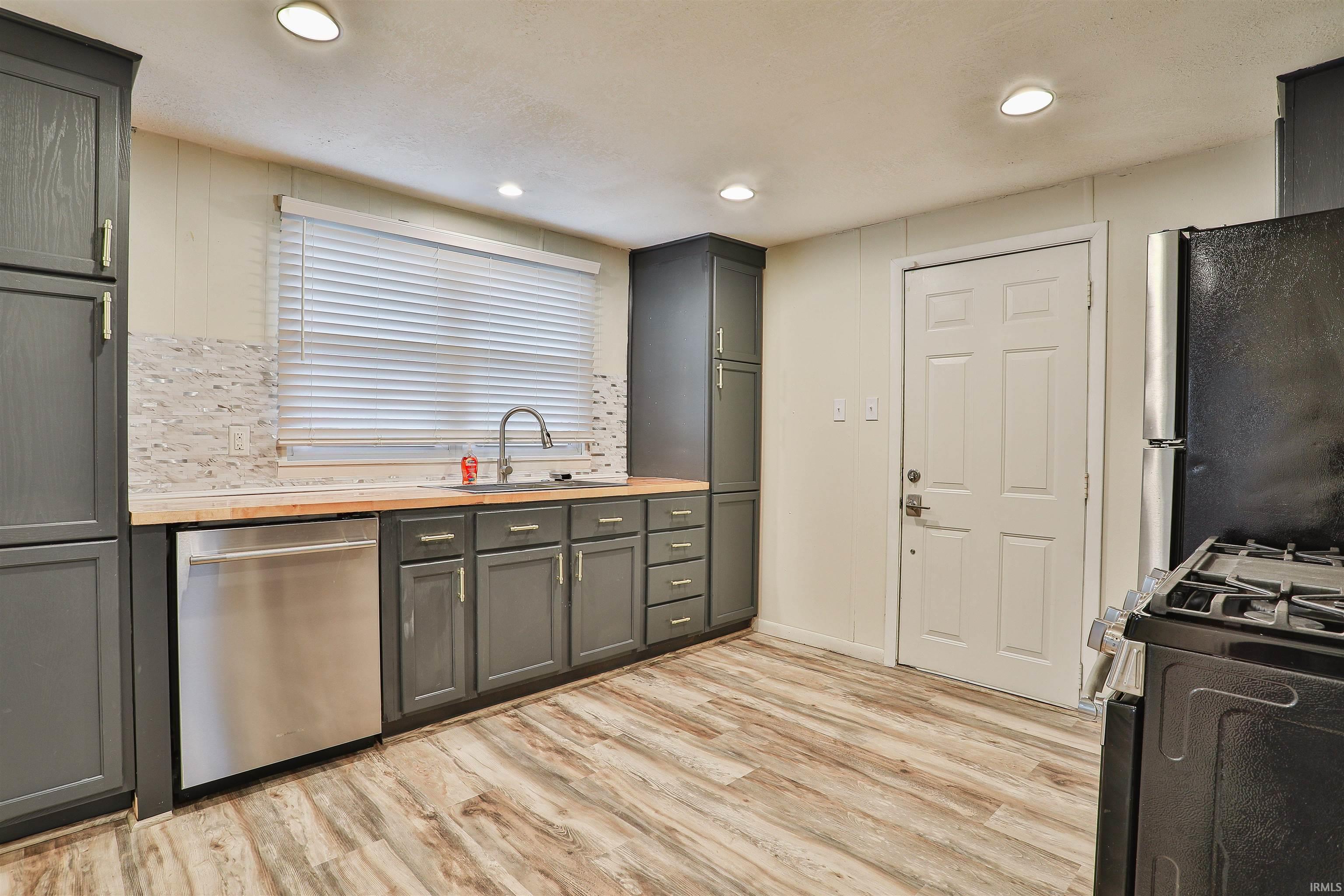 1732 South Country Club Road Warsaw, IN 46580 - Photo 8 of 16