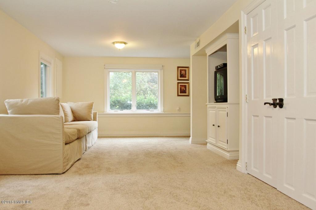 31 Bonwit Road Riverside, CT 06878 - Photo 18 of 31 a living room with furniture and a window