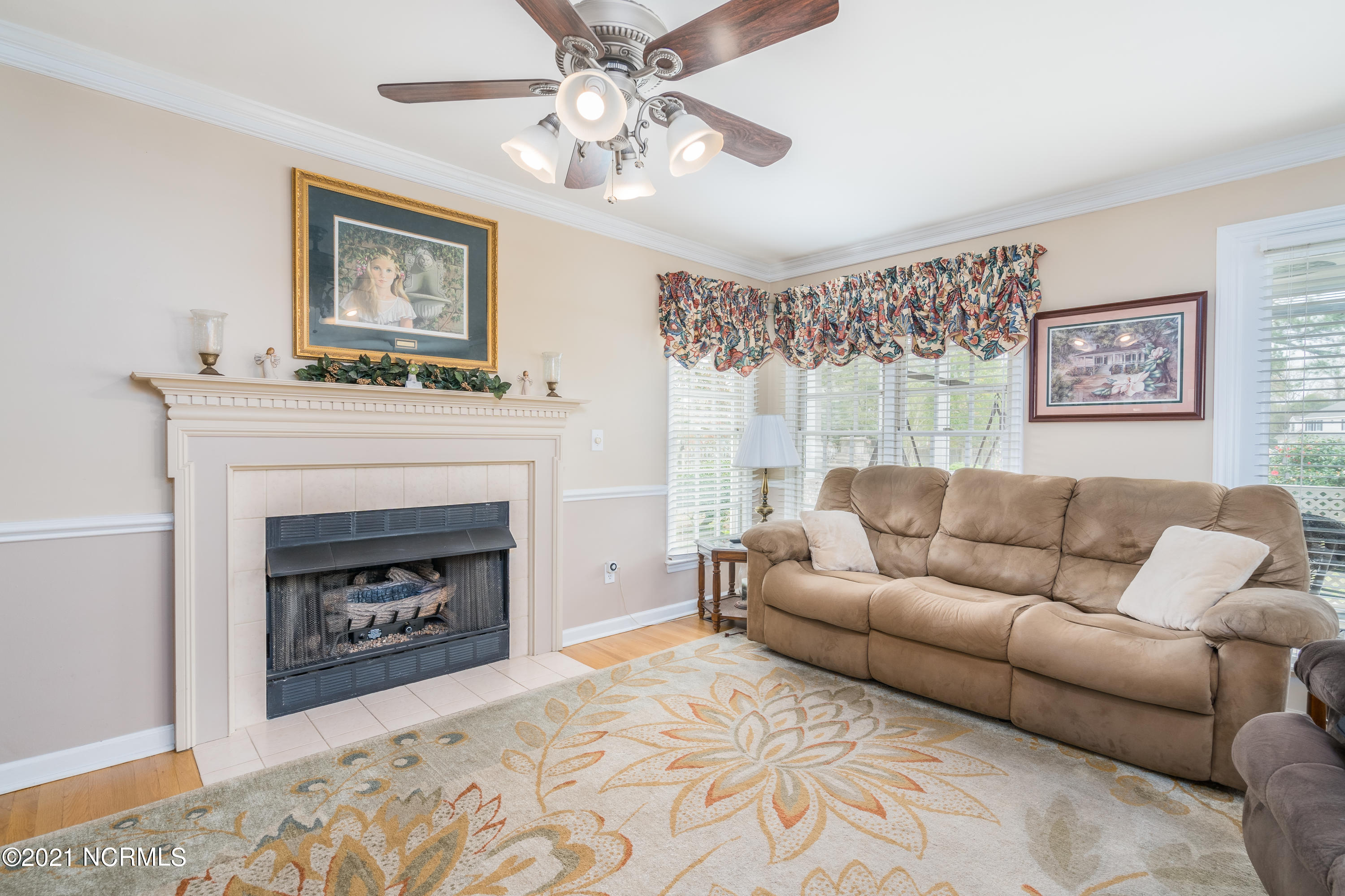 7600 Lost Tree Road Wilmington, NC 28411 - Photo 13 of 38 Living Room