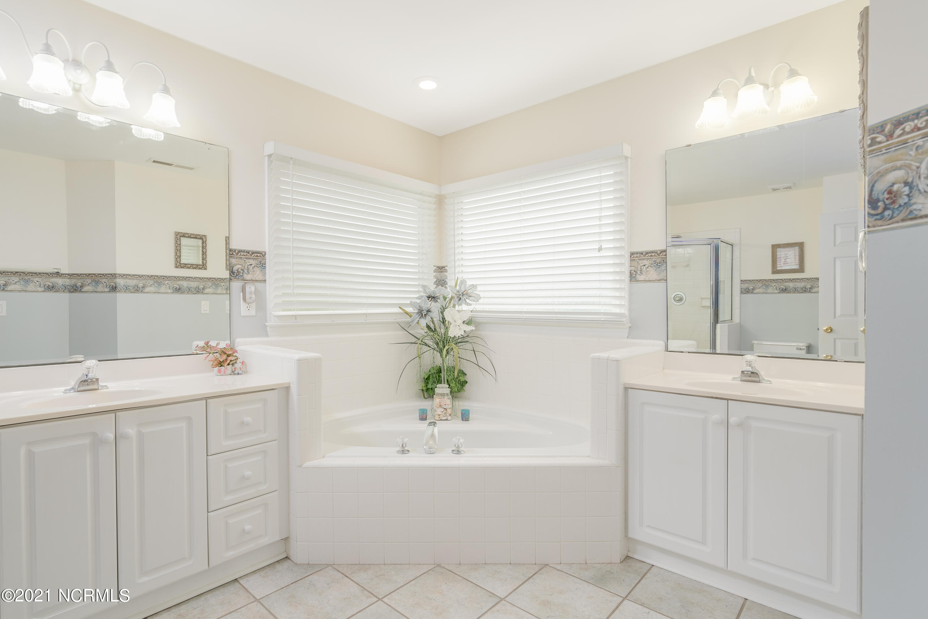 7600 Lost Tree Road Wilmington, NC 28411 - Photo 21 of 38 Master Bathroom