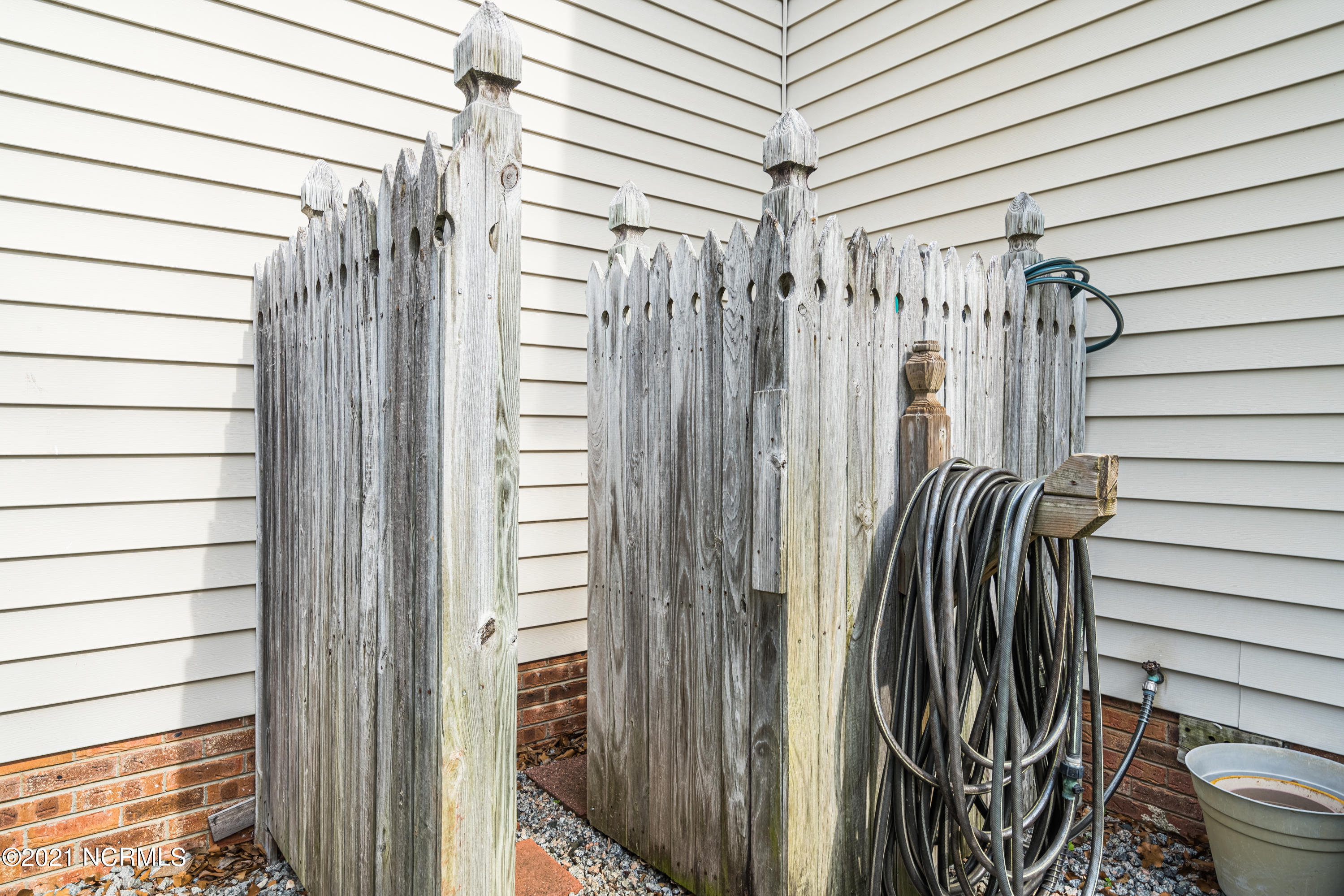 7600 Lost Tree Road Wilmington, NC 28411 - Photo 31 of 38 Out Door Shower