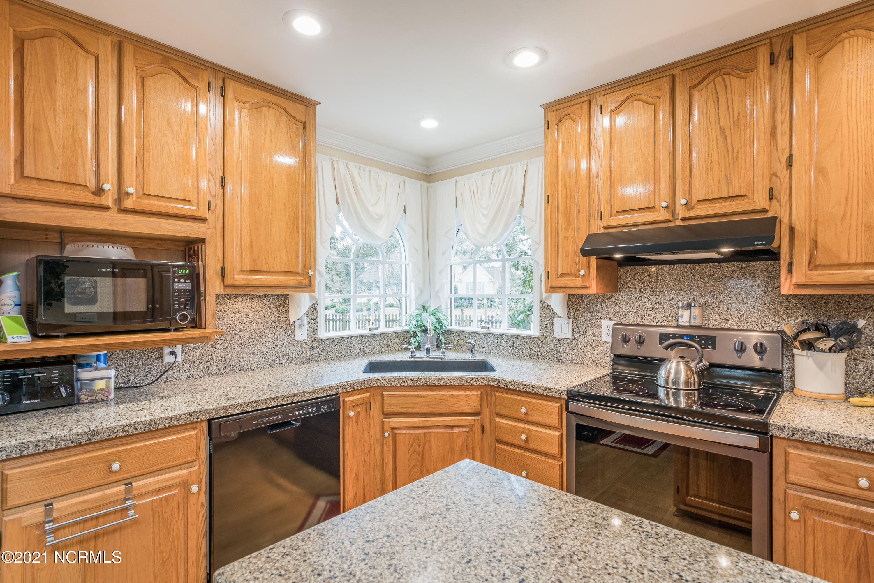 7600 Lost Tree Road Wilmington, NC 28411 - Photo 4 of 38 Kitchen