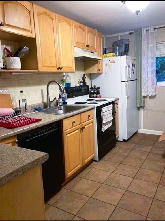 40 Bryon Road, Unit 3 Boston, MA 02467 - Photo 4 of 11