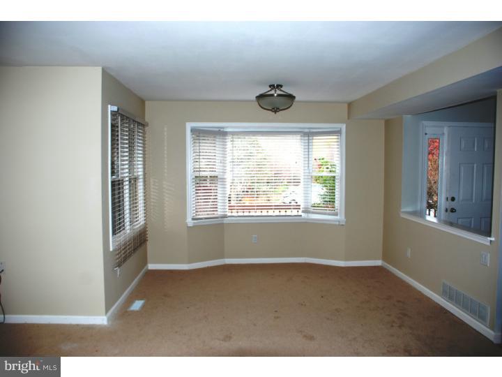 74 Soldiers Square, Unit 12 Wayne, PA 19087 - Photo 6 of 23 Living Room