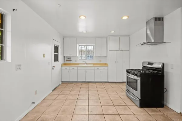 $1,100,000 | 3813 Birch Street, San Diego, CA 92113