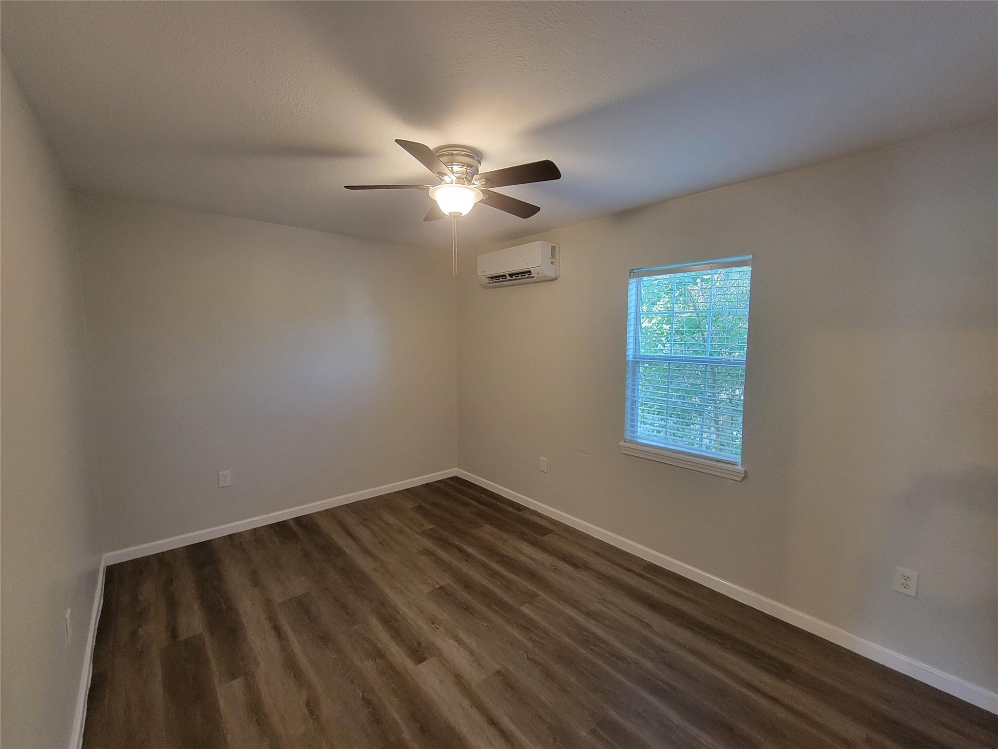 715 11th Street, Unit A Dickinson, TX 77539 - Photo 9 of 14 Second bedroom.
