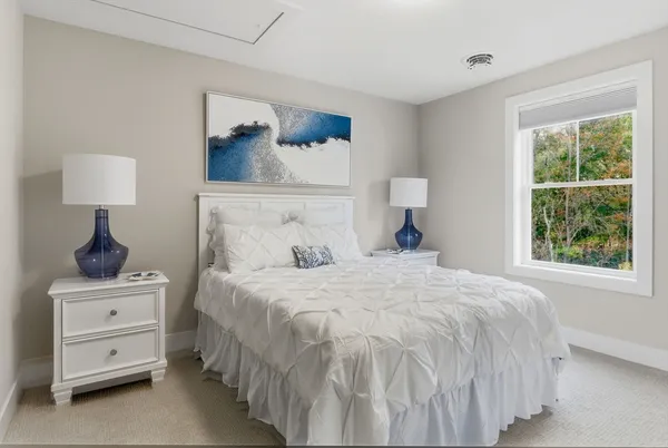 $699,900 | 14 Elise Avenue, Unit 7, Londonderry, NH 03053