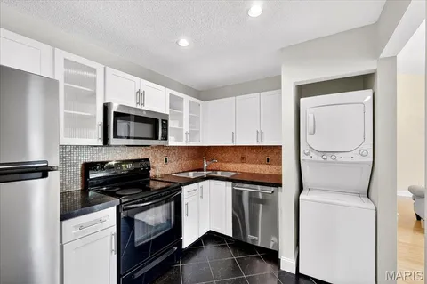 $185,000 | 9067 Wrenwood Lane, Brentwood, MO 63144