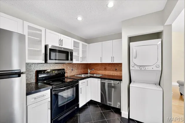 $185,000 | 9067 Wrenwood Lane, Brentwood, MO 63144