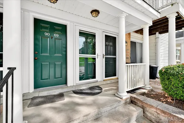 $185,000 | 9067 Wrenwood Lane, Brentwood, MO 63144