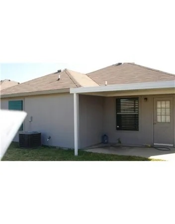 a black and white photo of a building