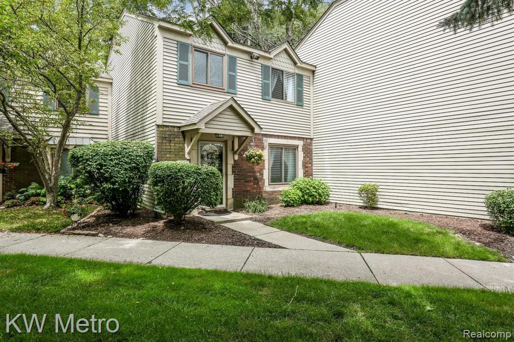 1578 Streamwood Court Rochester Hills, MI 48307 - Photo 4 of 19