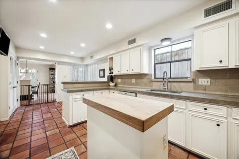 $520,000 | 2006 Potomac Drive, Unit A, Houston, TX 77057