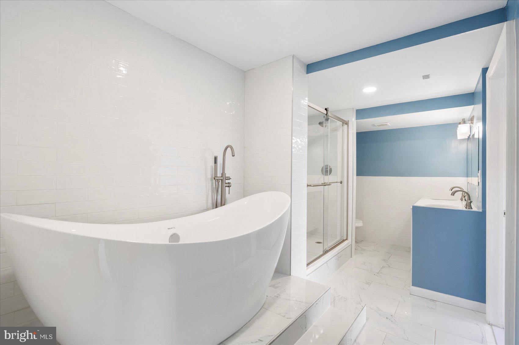 7111 Park Heights Avenue, Unit 305 Baltimore, MD 21215 - Photo 6 of 33 a view of a bathtub in a bathroom