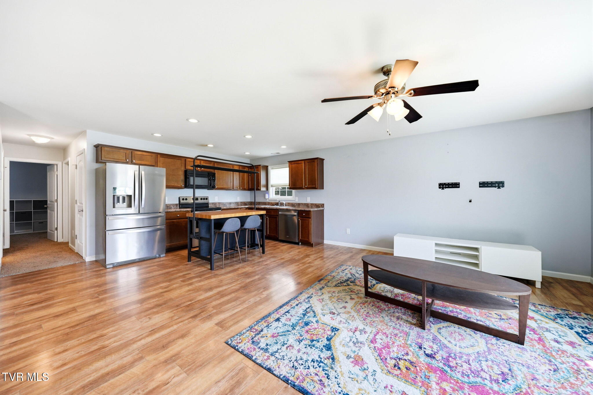 2506 Overlook Road Kingsport, TN 37664 - Photo 3 of 17 Living Room