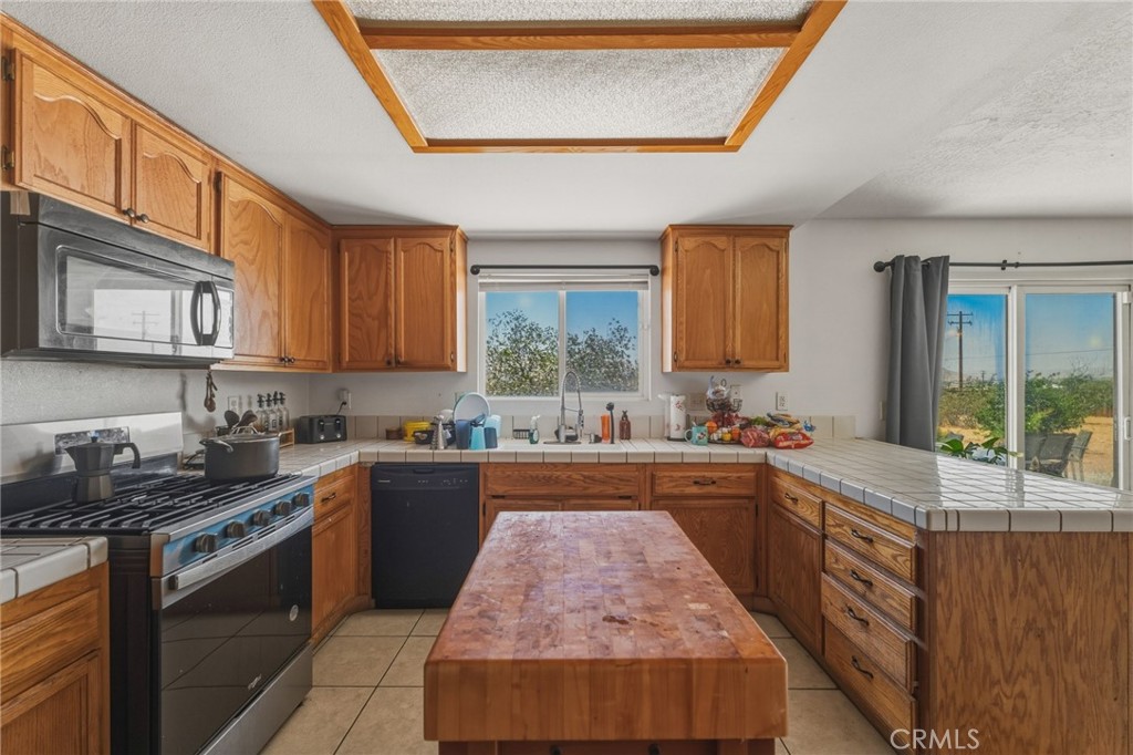 15072 Desert Star Road Apple Valley, CA 92307 - Photo 6 of 17