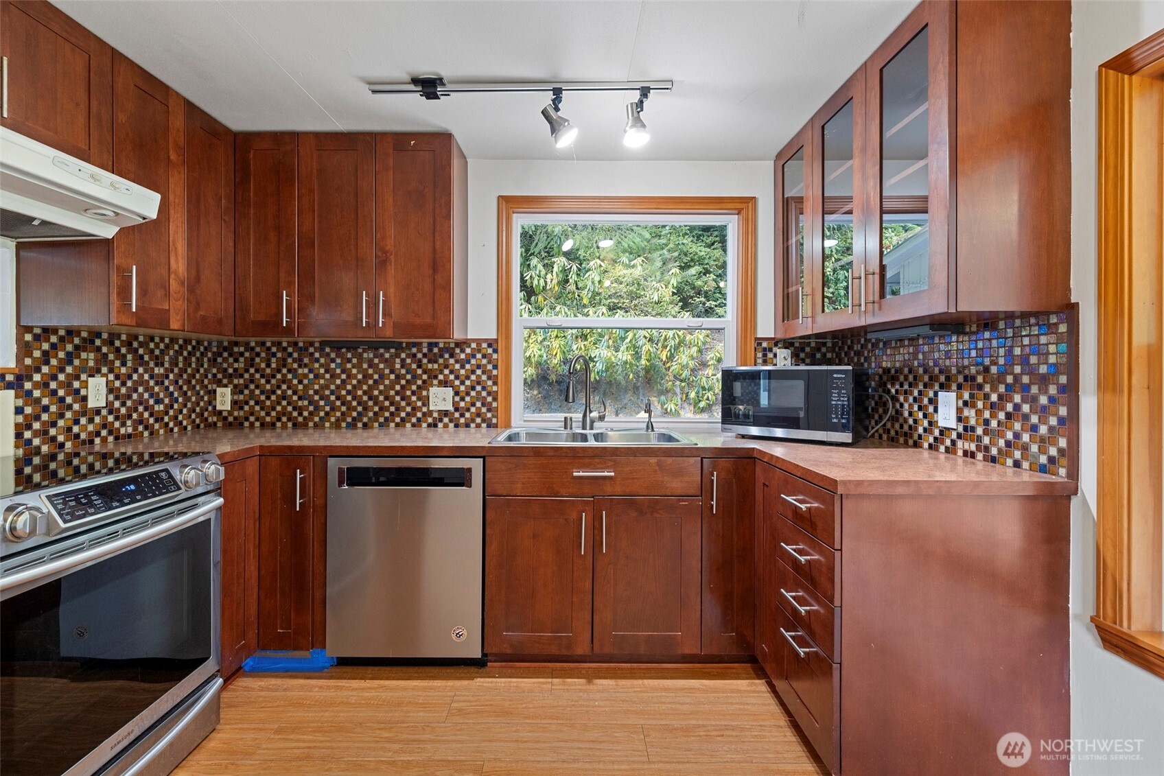 7589 Bailey Road Clinton, WA 98236 - Photo 11 of 40