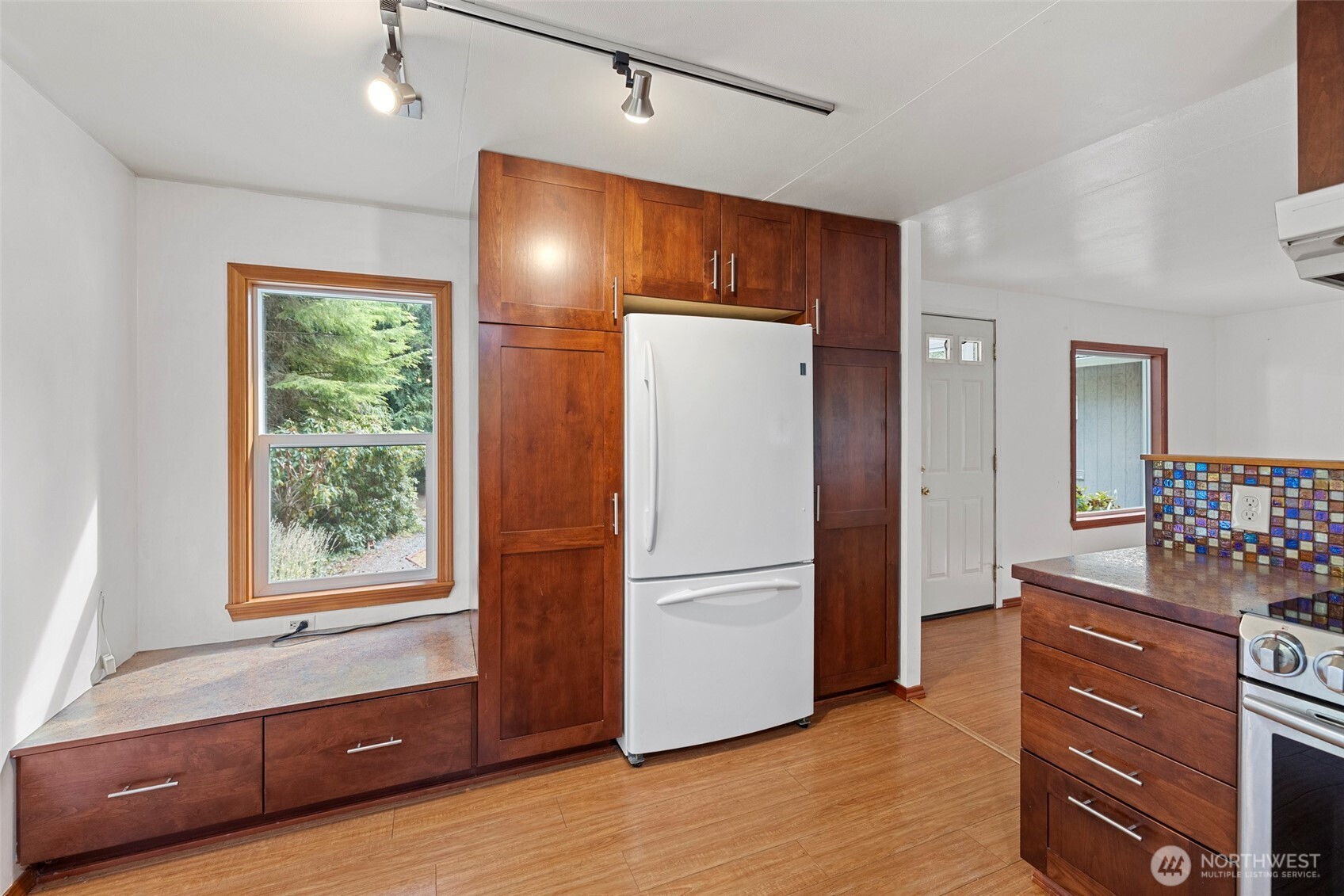 7589 Bailey Road Clinton, WA 98236 - Photo 14 of 40