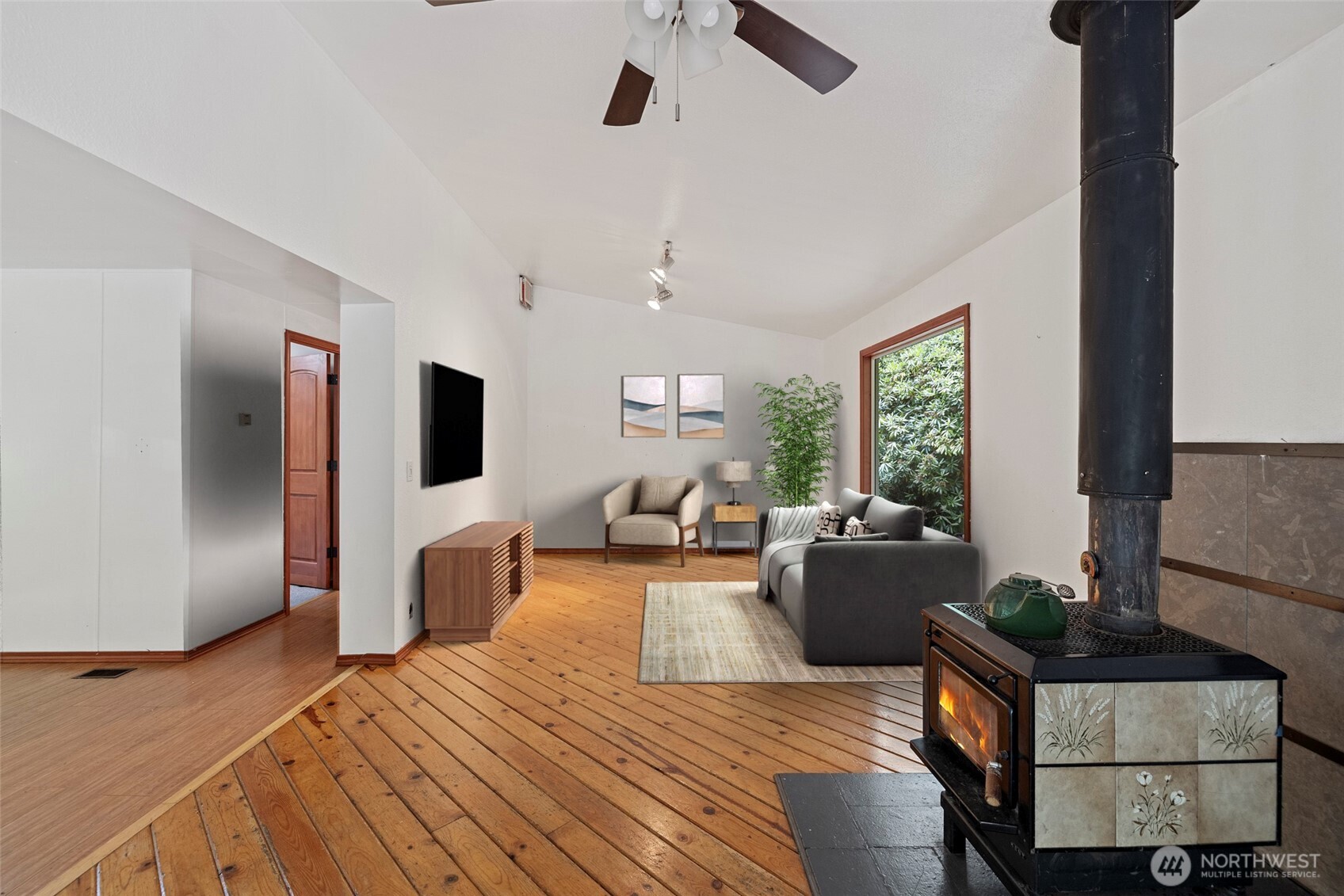 7589 Bailey Road Clinton, WA 98236 - Photo 16 of 40