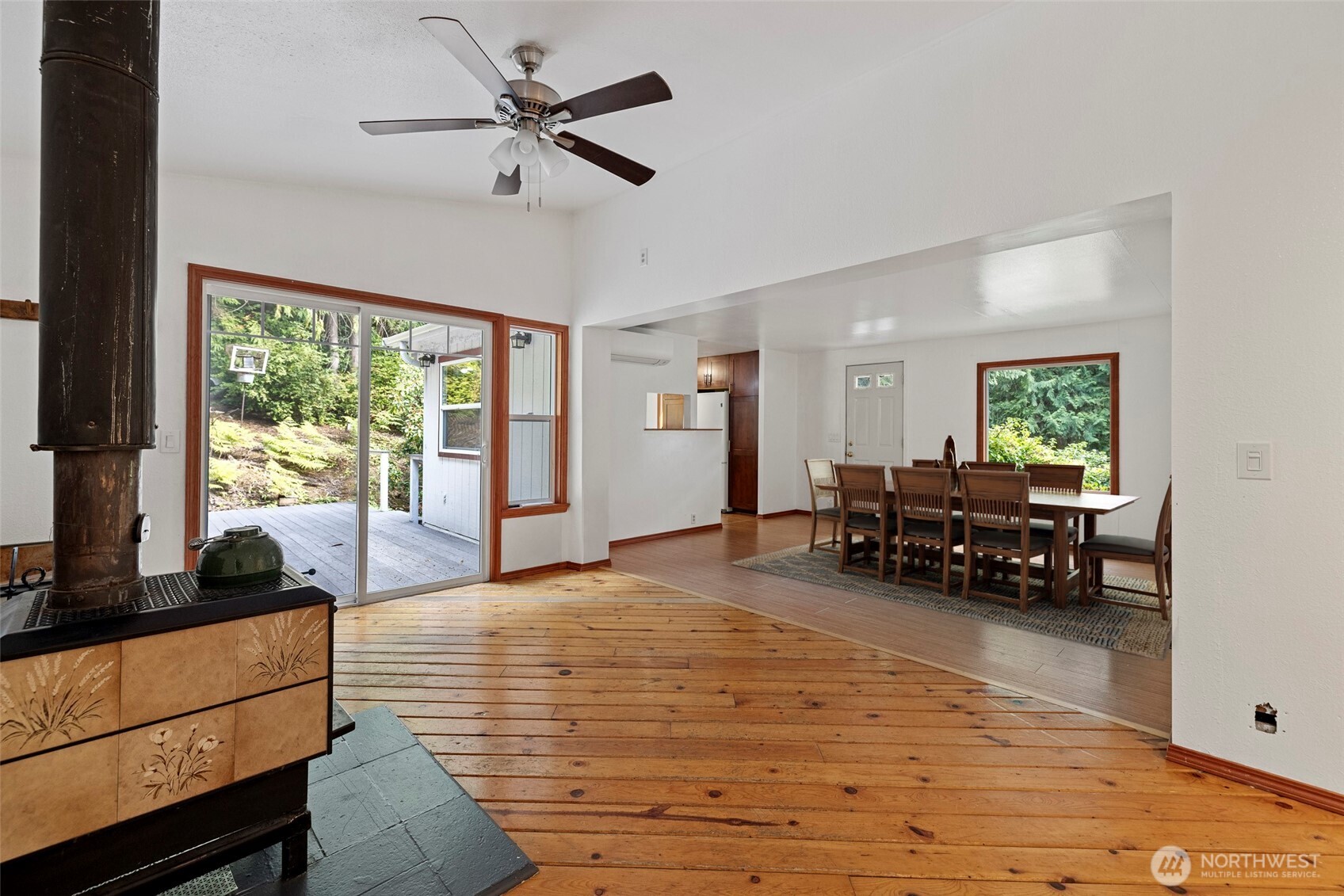 7589 Bailey Road Clinton, WA 98236 - Photo 18 of 40