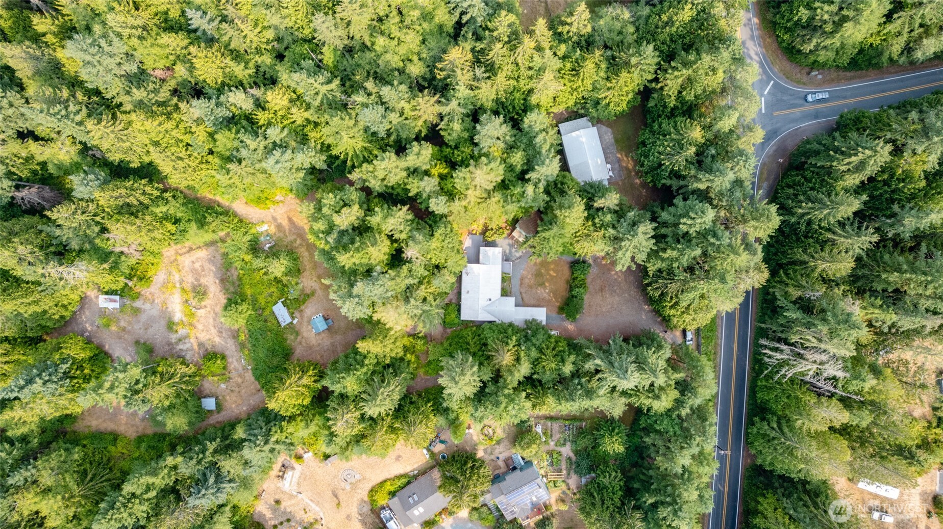 7589 Bailey Road Clinton, WA 98236 - Photo 2 of 40