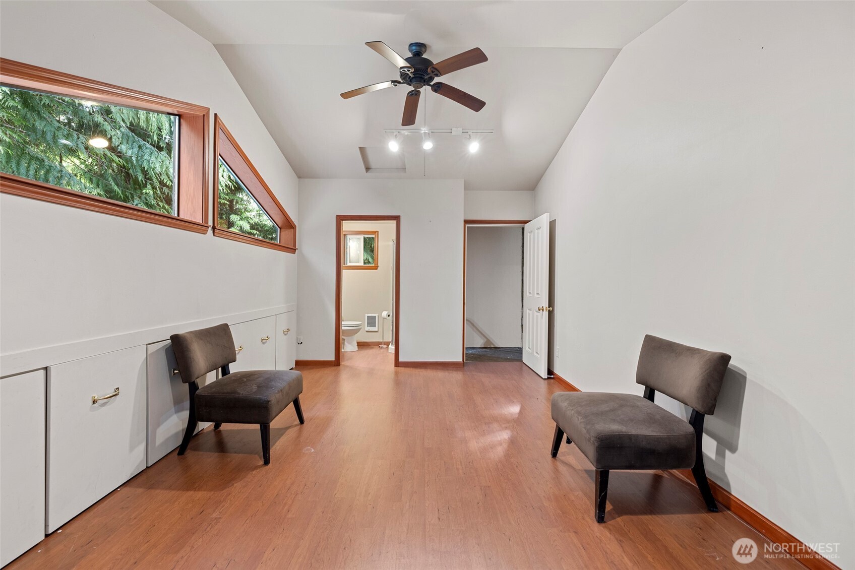 7589 Bailey Road Clinton, WA 98236 - Photo 21 of 40