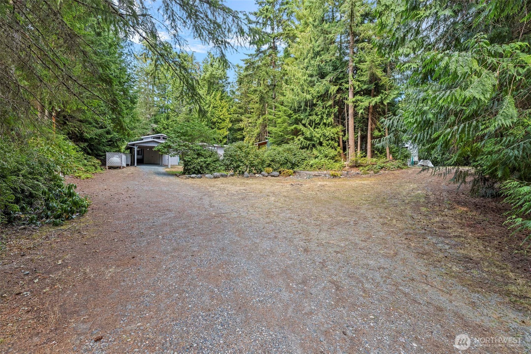 7589 Bailey Road Clinton, WA 98236 - Photo 3 of 40