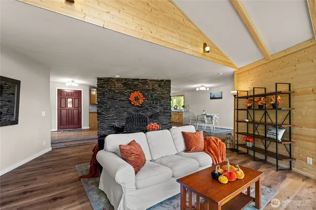 $850,000 | 1305 336th Street South, Roy, WA 98580