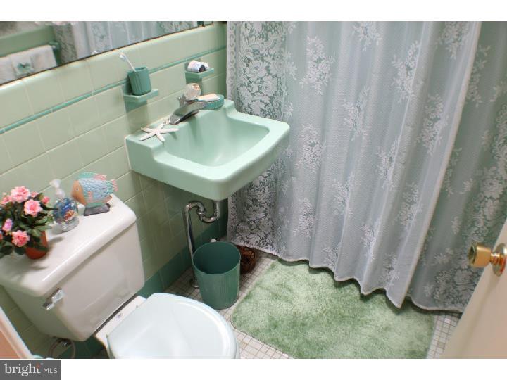 2807 Rhawn Street Philadelphia, PA 19152 - Photo 13 of 25 Bathroom