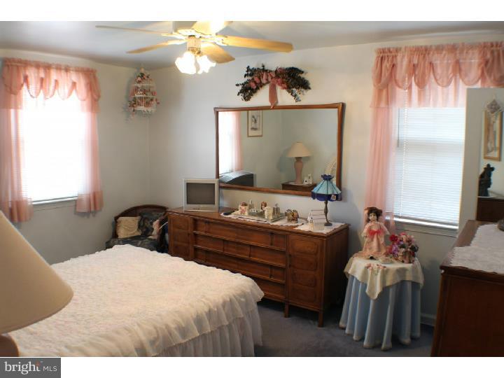 2807 Rhawn Street Philadelphia, PA 19152 - Photo 15 of 25 Bedroom - Main