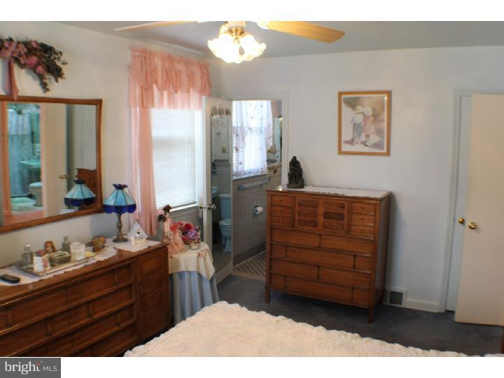 2807 Rhawn Street Philadelphia, PA 19152 - Photo 16 of 25 Bedroom - Main