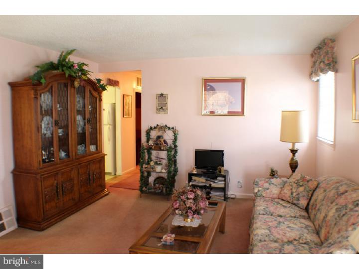 2807 Rhawn Street Philadelphia, PA 19152 - Photo 4 of 25 Living Room