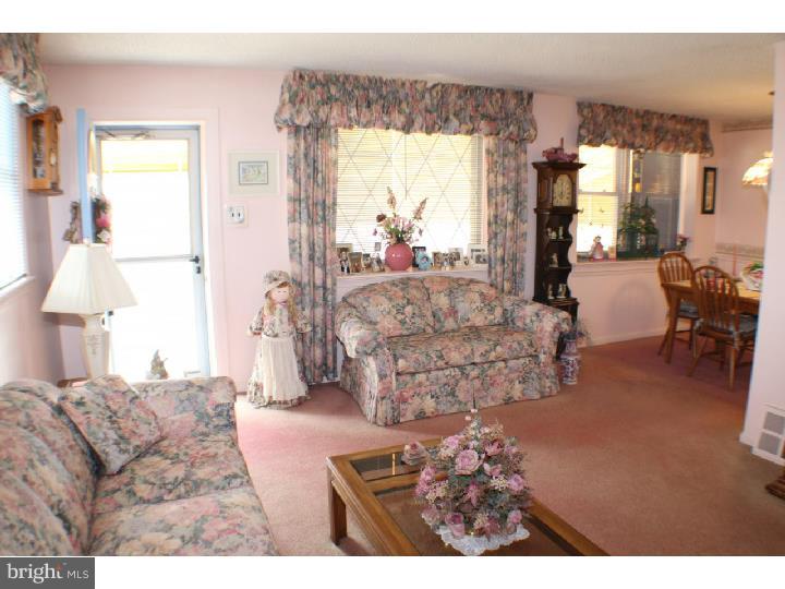 2807 Rhawn Street Philadelphia, PA 19152 - Photo 5 of 25 Living Room