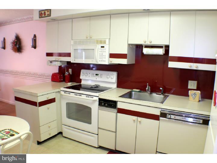 2807 Rhawn Street Philadelphia, PA 19152 - Photo 8 of 25 Kitchen