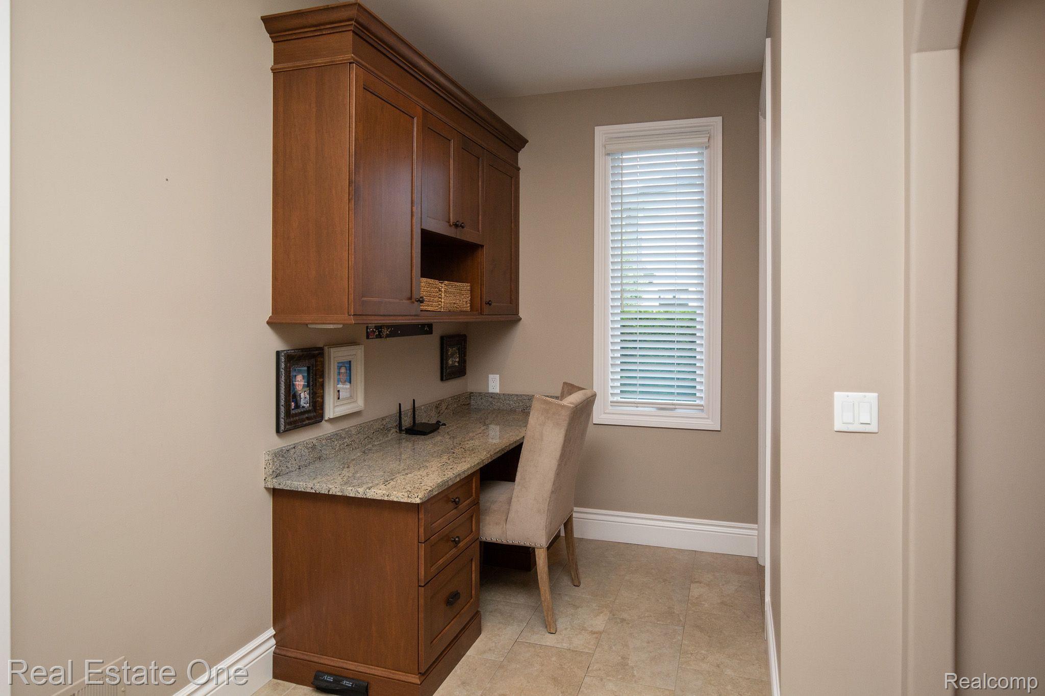3760 Cedar Brook Drive Rochester, MI 48309 - Photo 35 of 76 Drop Zone, Rear Foyer w/built in Desk with Granite