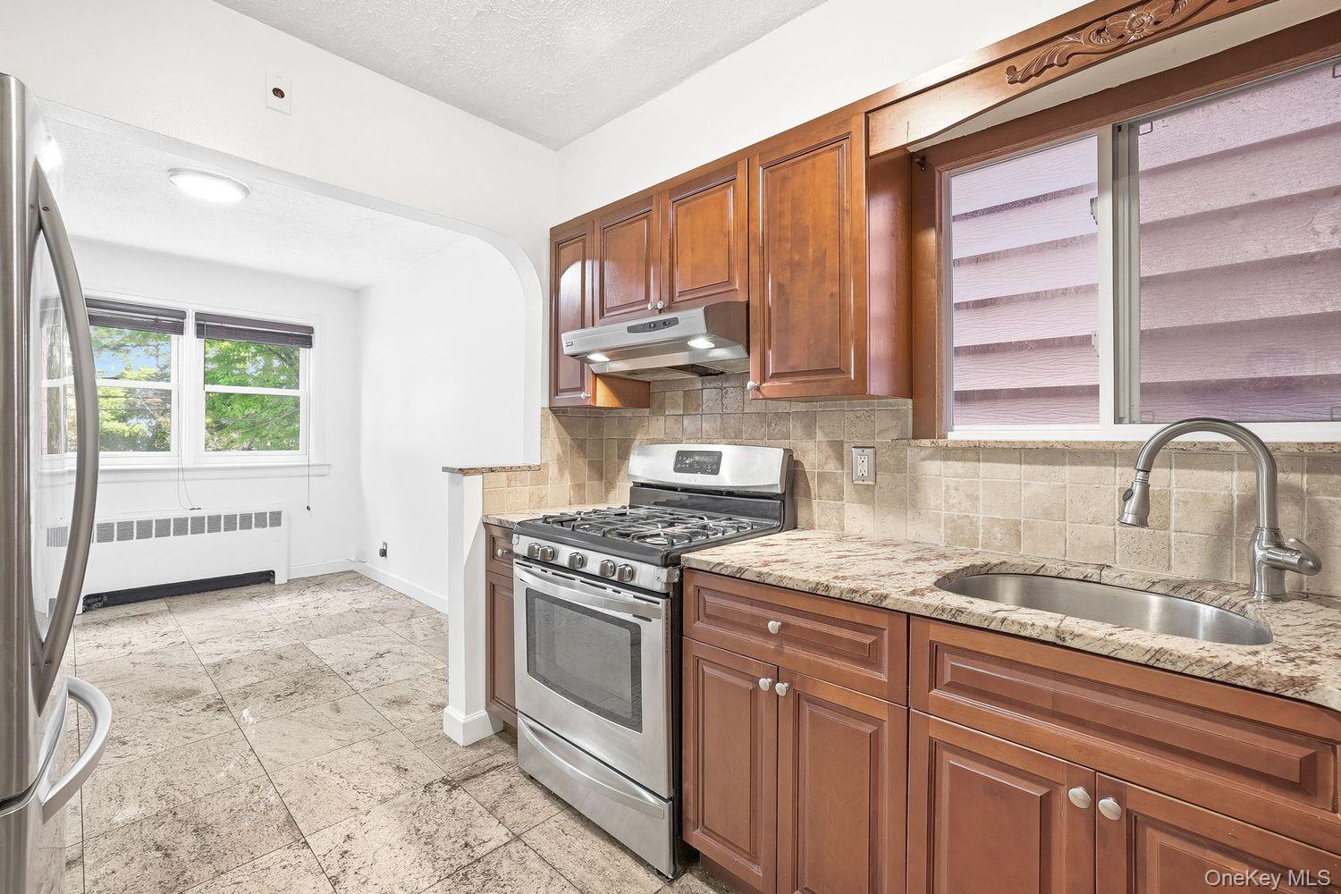4223 Digney Avenue Bronx, NY 10466 - Photo 6 of 39