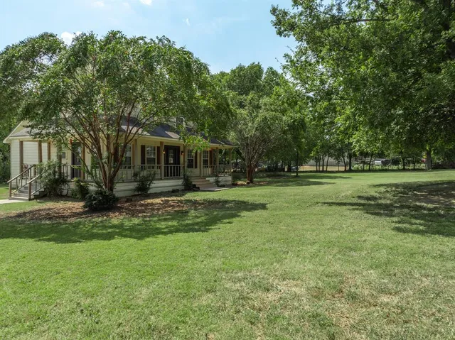 a view of a house with a big yard