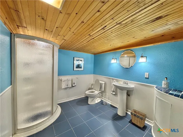 $229,000 | 707 West Monroe Avenue, Port O'Connor, TX 77982