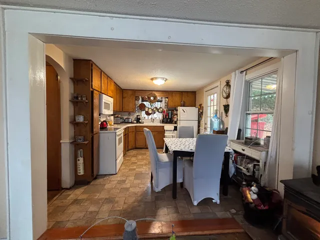 $320,000 | 222 Mountain Road, Ellington, CT 06029