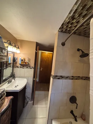 $320,000 | 222 Mountain Road, Ellington, CT 06029