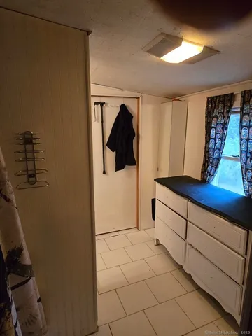 $320,000 | 222 Mountain Road, Ellington, CT 06029