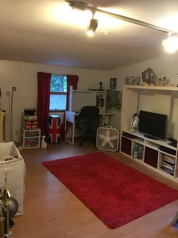 $320,000 | 222 Mountain Road, Ellington, CT 06029