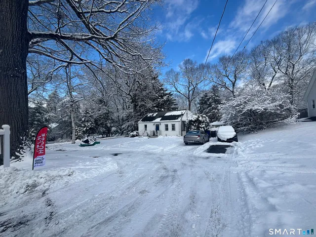 $299,999 | 222 Mountain Road, Ellington, CT 06029