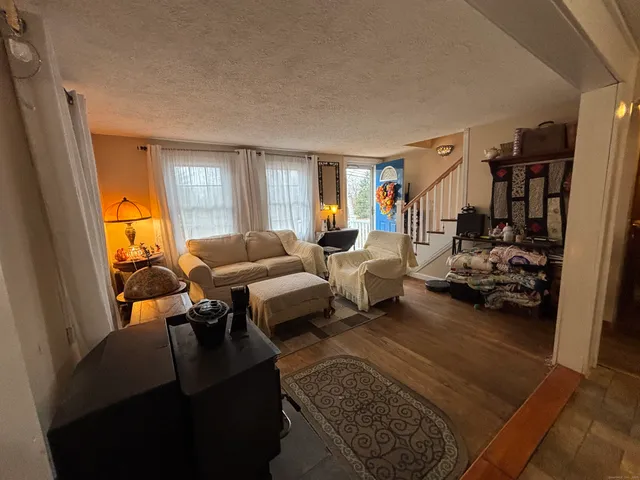 $320,000 | 222 Mountain Road, Ellington, CT 06029