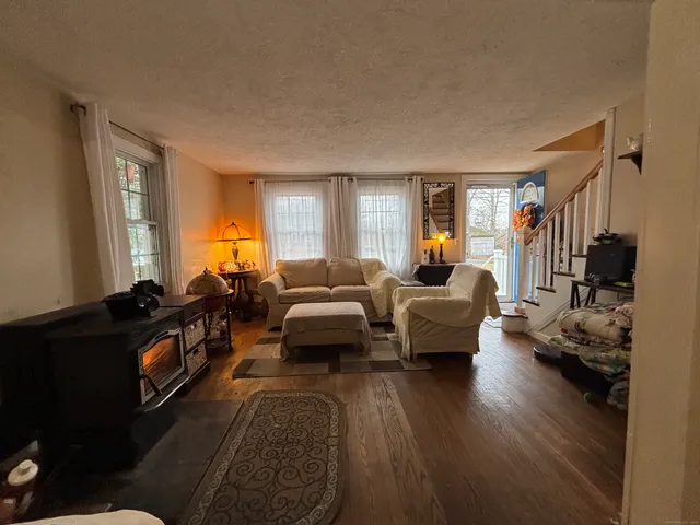 $320,000 | 222 Mountain Road, Ellington, CT 06029