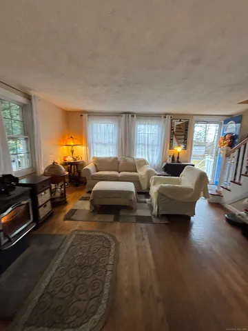 $320,000 | 222 Mountain Road, Ellington, CT 06029