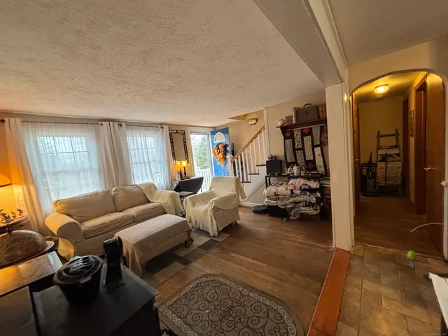 $320,000 | 222 Mountain Road, Ellington, CT 06029