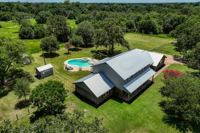 a view of a backyard with sitting area