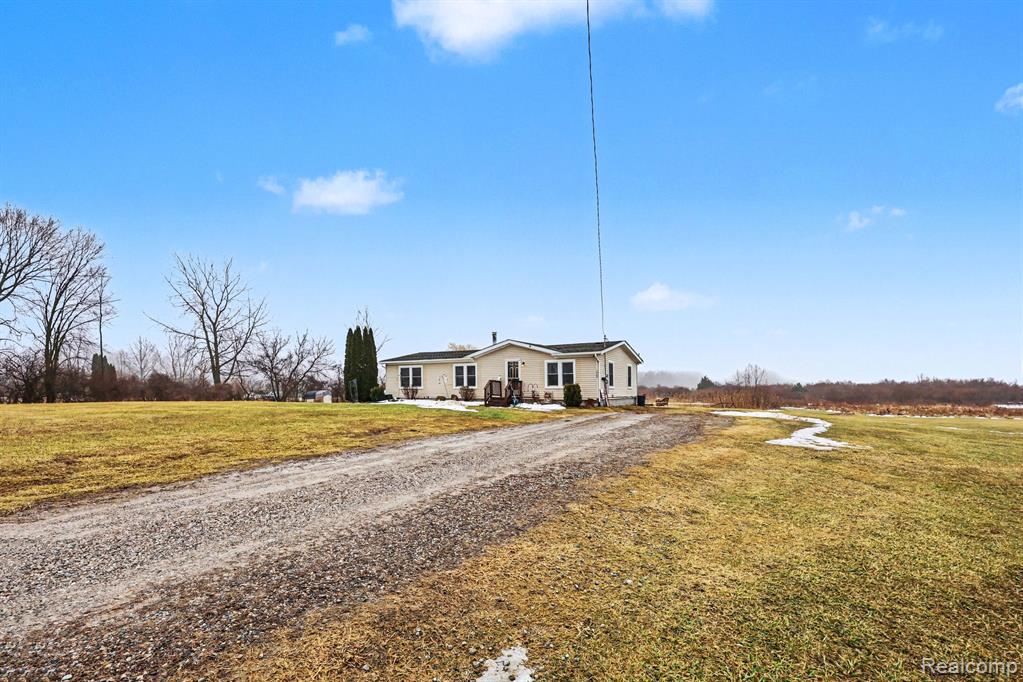 12509 Norman Road Yale, MI 48097 - Photo 3 of 25