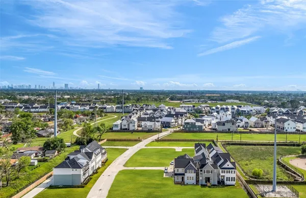 $760,000 | 2647 Lake Kolbe Lane, Houston, TX 77080